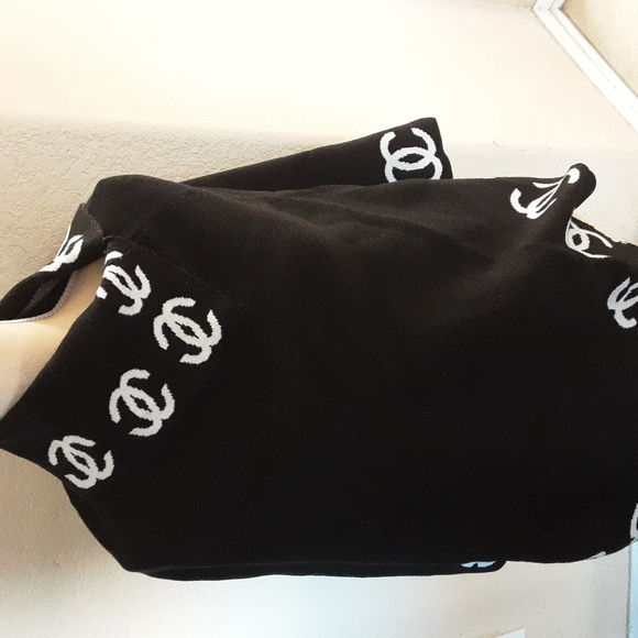 Sweater Cape - Picture 9 of 10